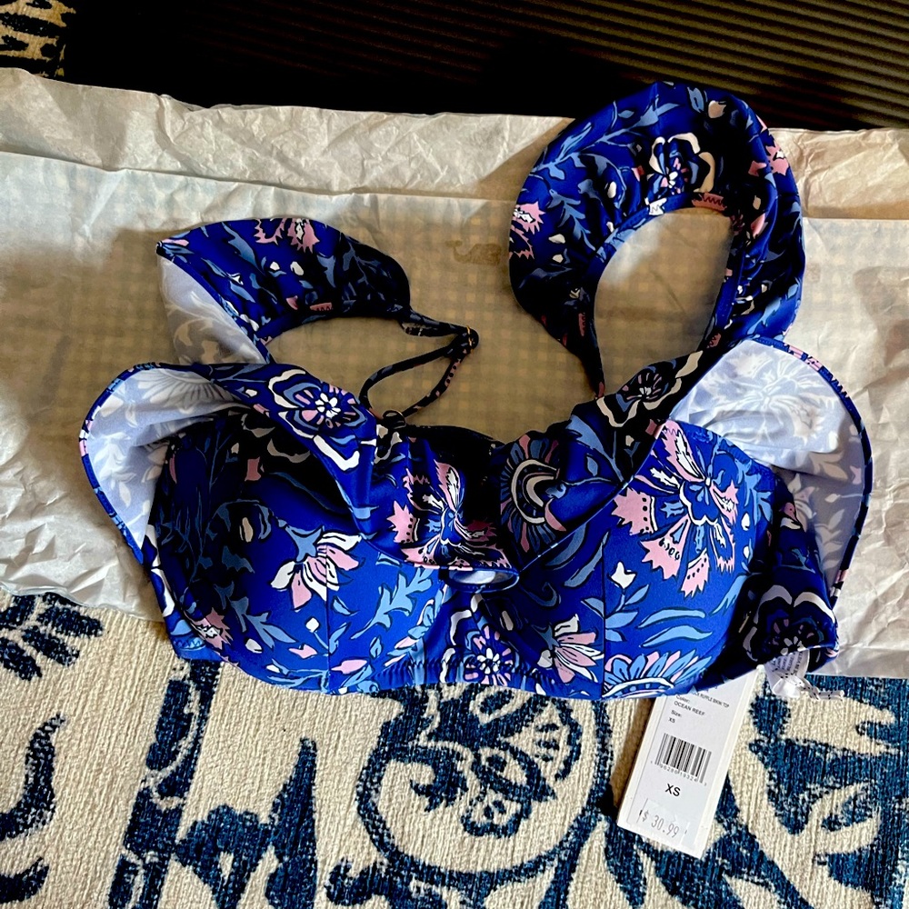 Vineyard Vines Womens bikini top. Nwt small, new medium